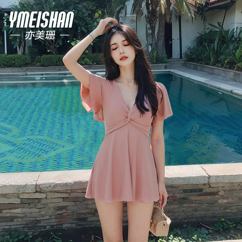 亦美珊连体泳衣女高级感显瘦2025年新款高端大码微胖mm遮肚子温泉