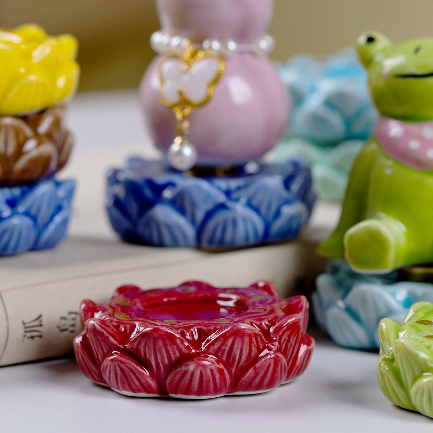 创意陶瓷手绘莲花托盘yoyo酱系列配件装饰品转转底座可旋转小摆件,家居饰品,桌面摆件,淘宝优惠券,粉丝福利购,淘宝优惠卷