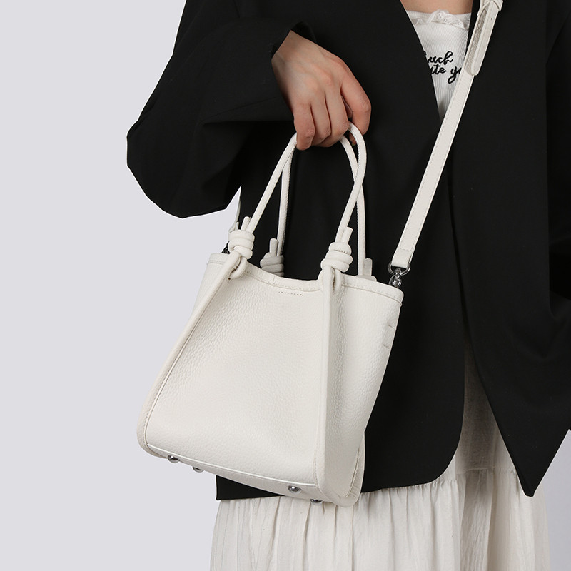 简约风粉色皮质水桶包女百搭大容量手提斜挎包