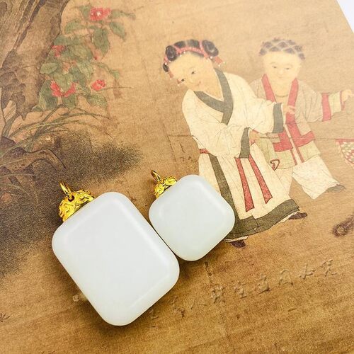 新疆羊脂玉白玉方糖吊坠挂件女款