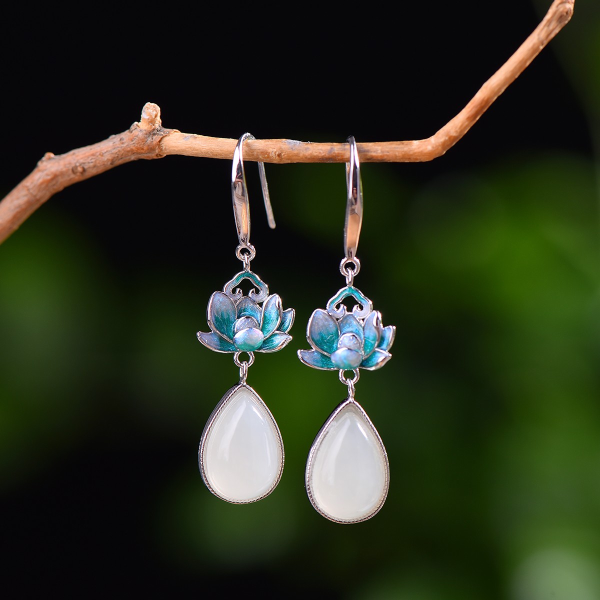 和田玉925银白玉莲花耳环