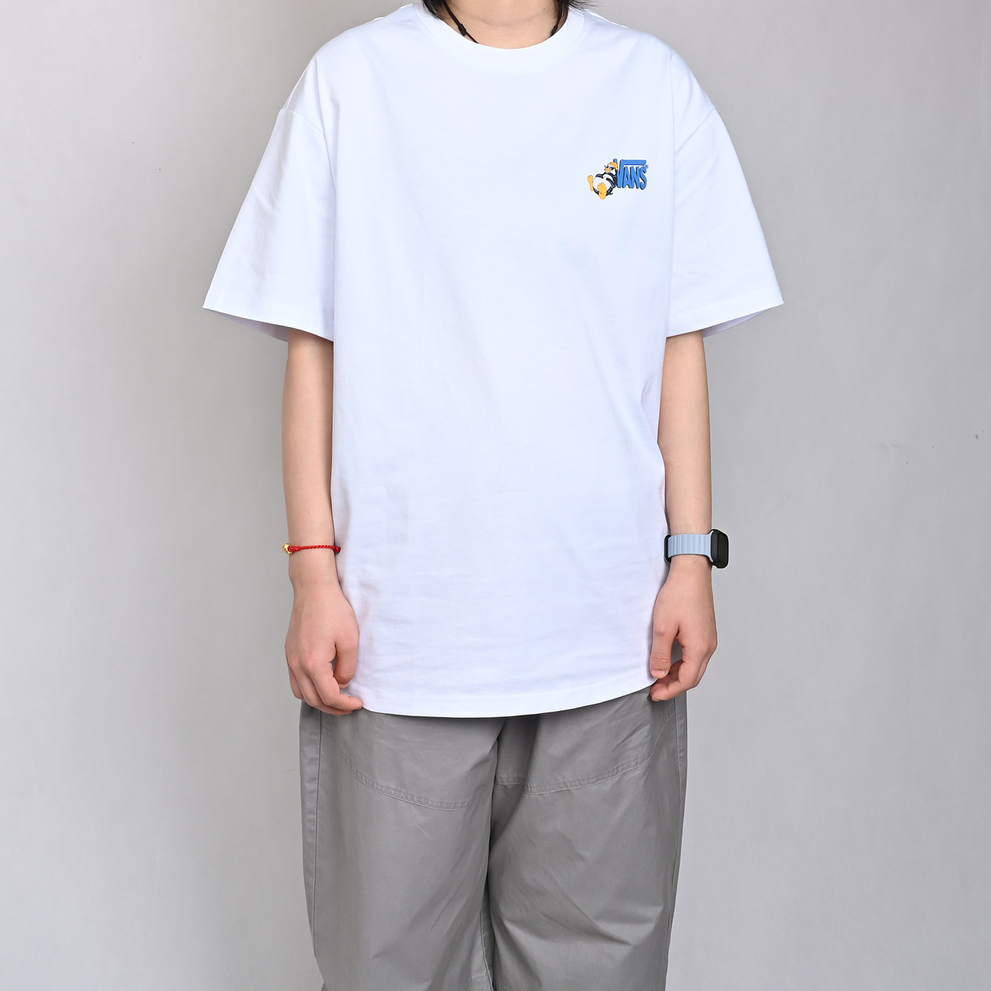 VANS范斯新款男子运动休闲短袖简约百搭圆领白色T恤VN000TKCJVY