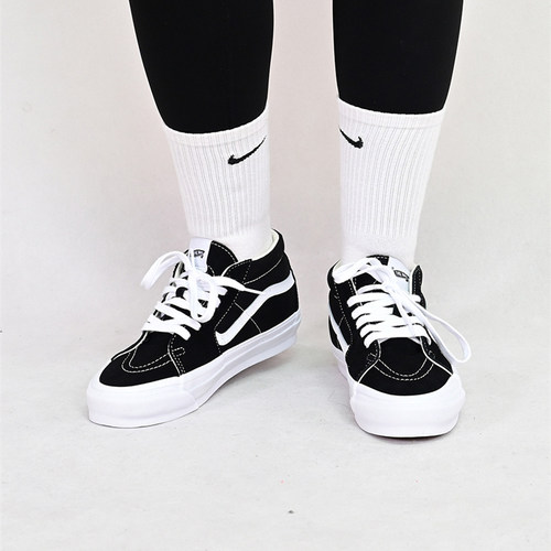 VANS情侣款运动休闲板鞋