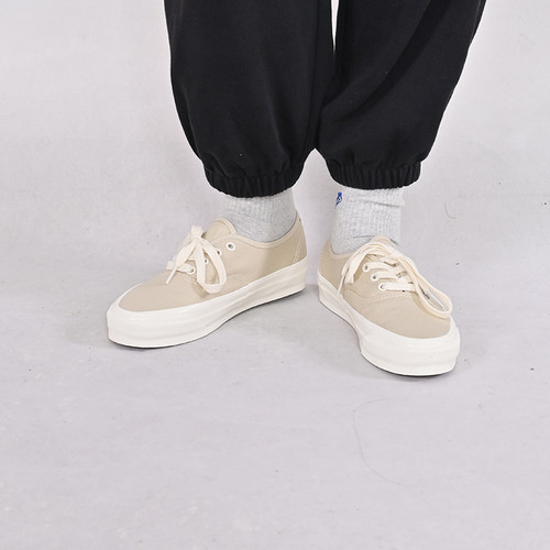 VANS情侣款简约百搭休闲鞋
