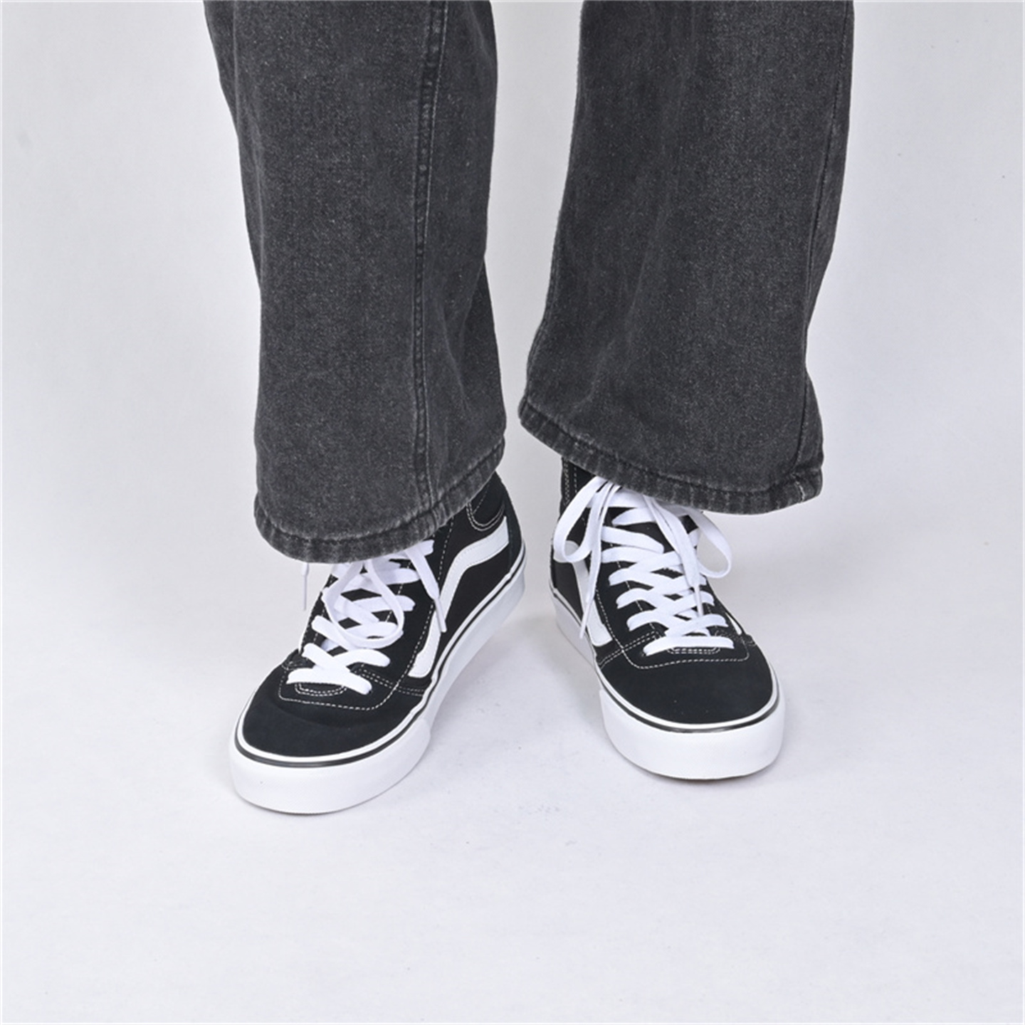 VANS黑色复古高帮男鞋