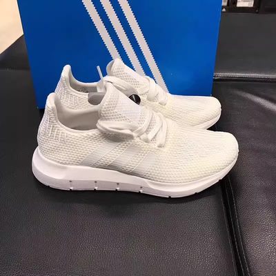 Adidas/阿迪达斯男女Swift Run轻便耐磨防滑跑步鞋 小白鞋B37725