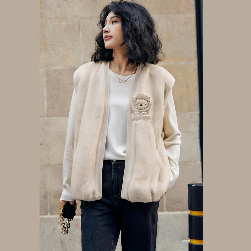 专柜899元卡通毛绒保暖马夹外套