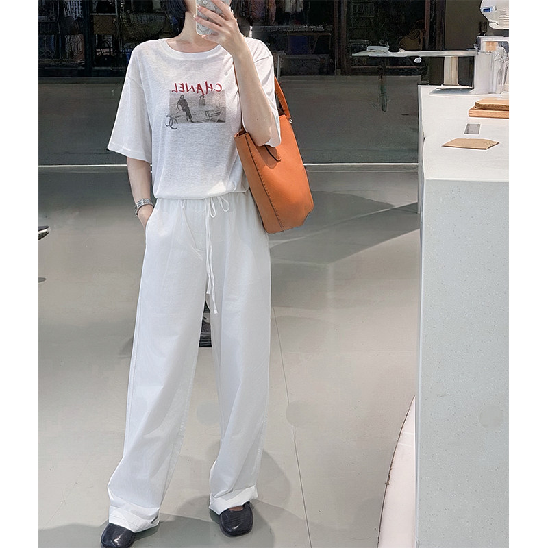 白色宽松版型高腰阔腿裤