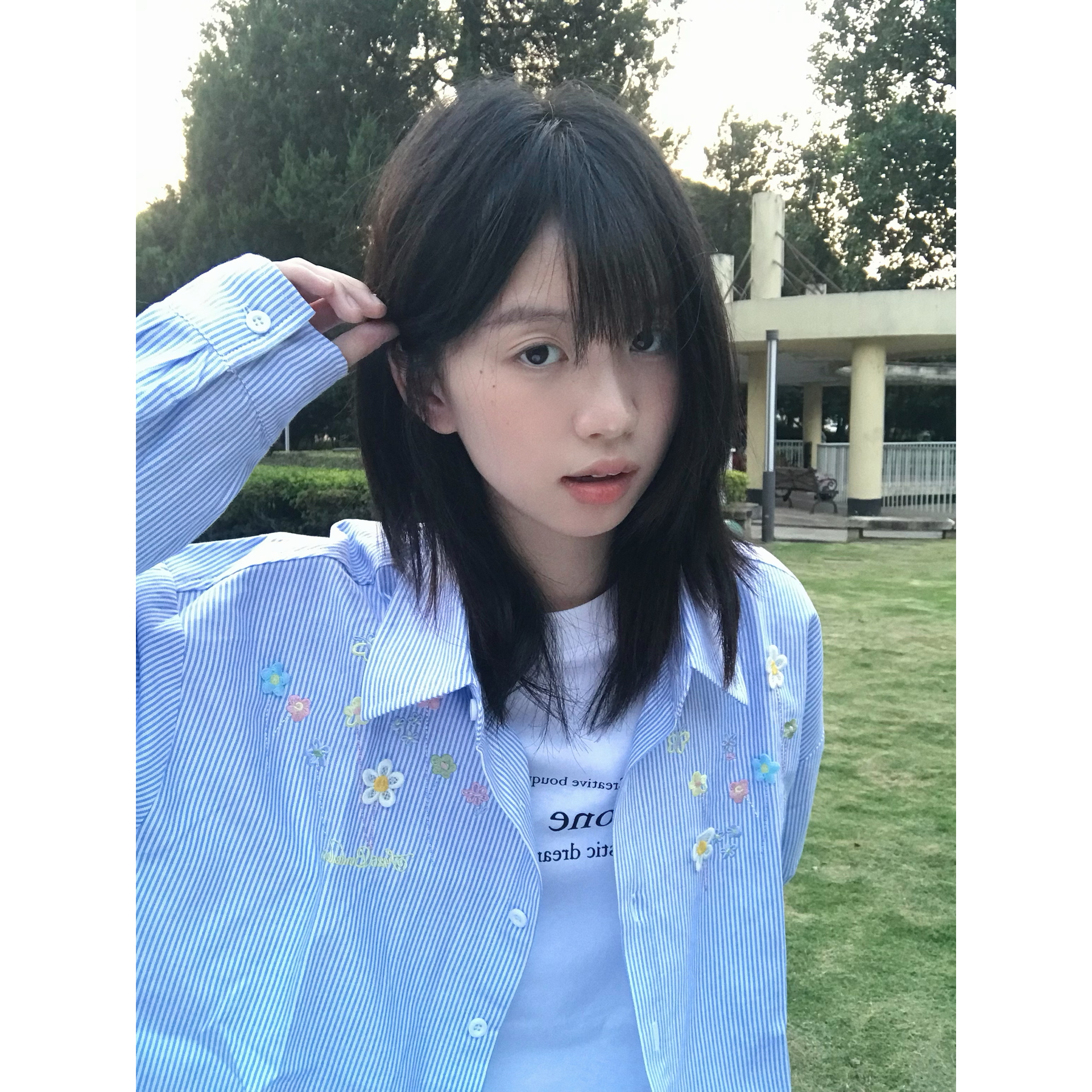 小众设计感！立体小花条纹衬衫