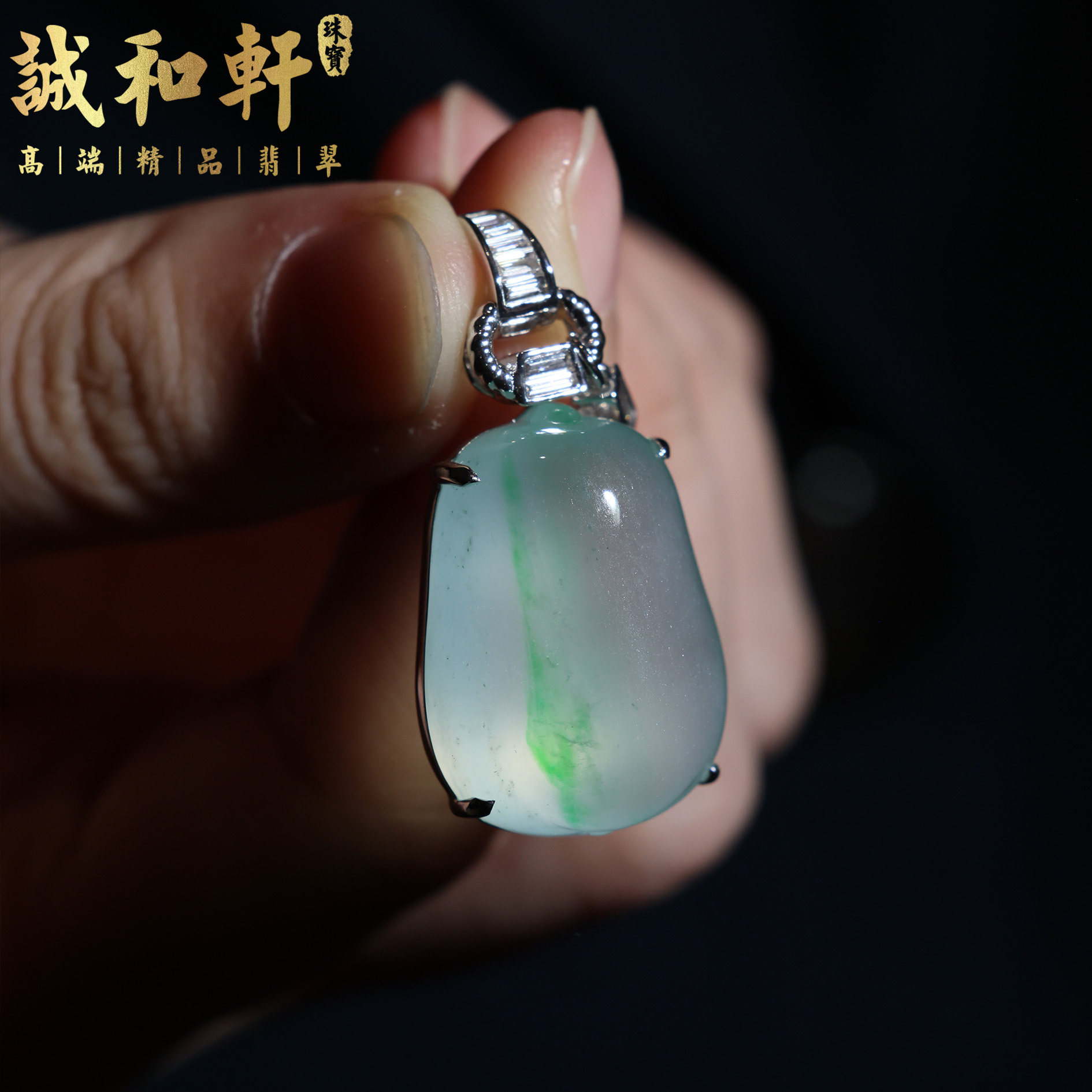 天然A货缅甸翡翠福瓜吊坠