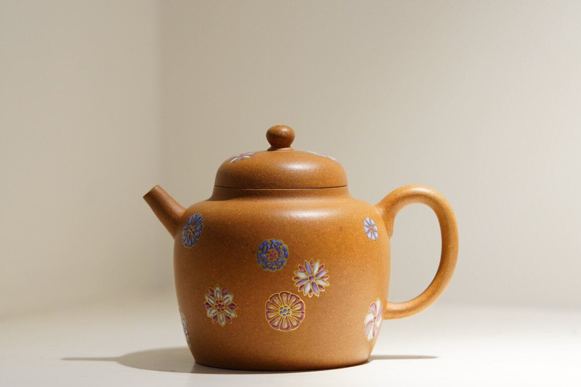 蜜糖紫砂|女士茶器(明仕)宝石釉珐琅彩皮球花壶黄金段170C
