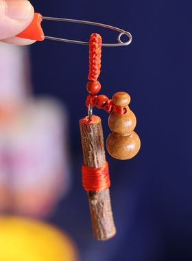 天然桃木枝宝宝扣针吉祥物
