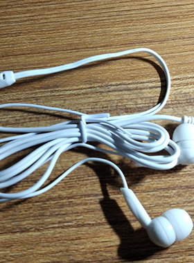 白色入耳式耳机 线长120cm，音质一般 便宜耳机实惠耳机礼品耳机