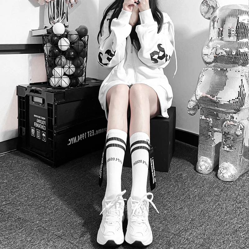 白色袜子女中筒袜外穿潮配鲨鱼裤纯棉春夏款长袜配jk挂饰运动袜男