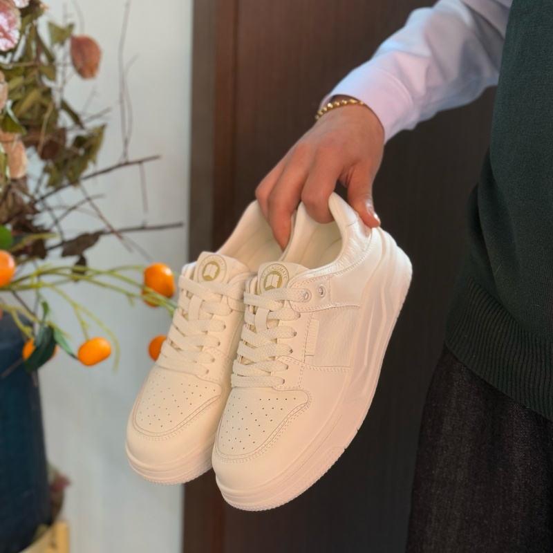 北院同学女生小白鞋2025春季爆款女百搭休闲时尚增高皮面休闲板鞋