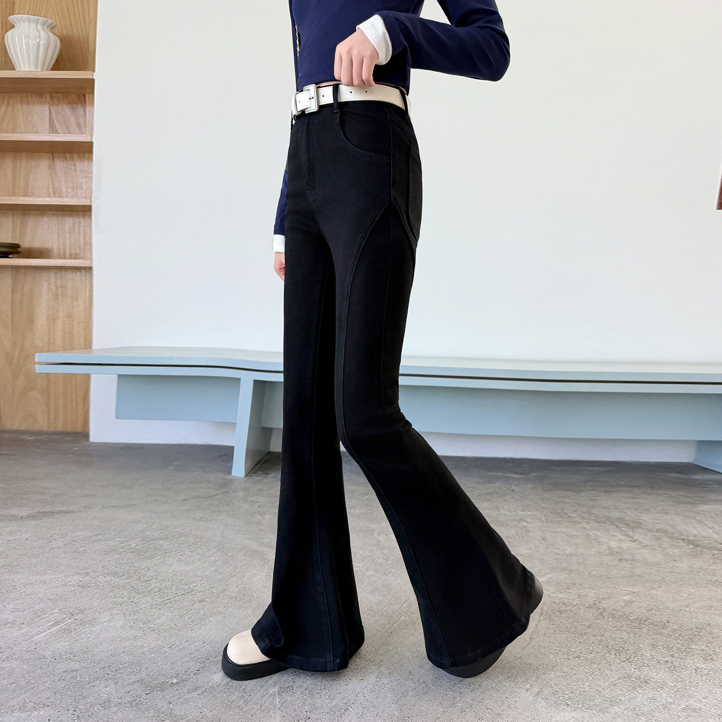 女童喇叭牛仔裤秋装2026新款初中生女孩黑色长裤子秋季大儿童高弹