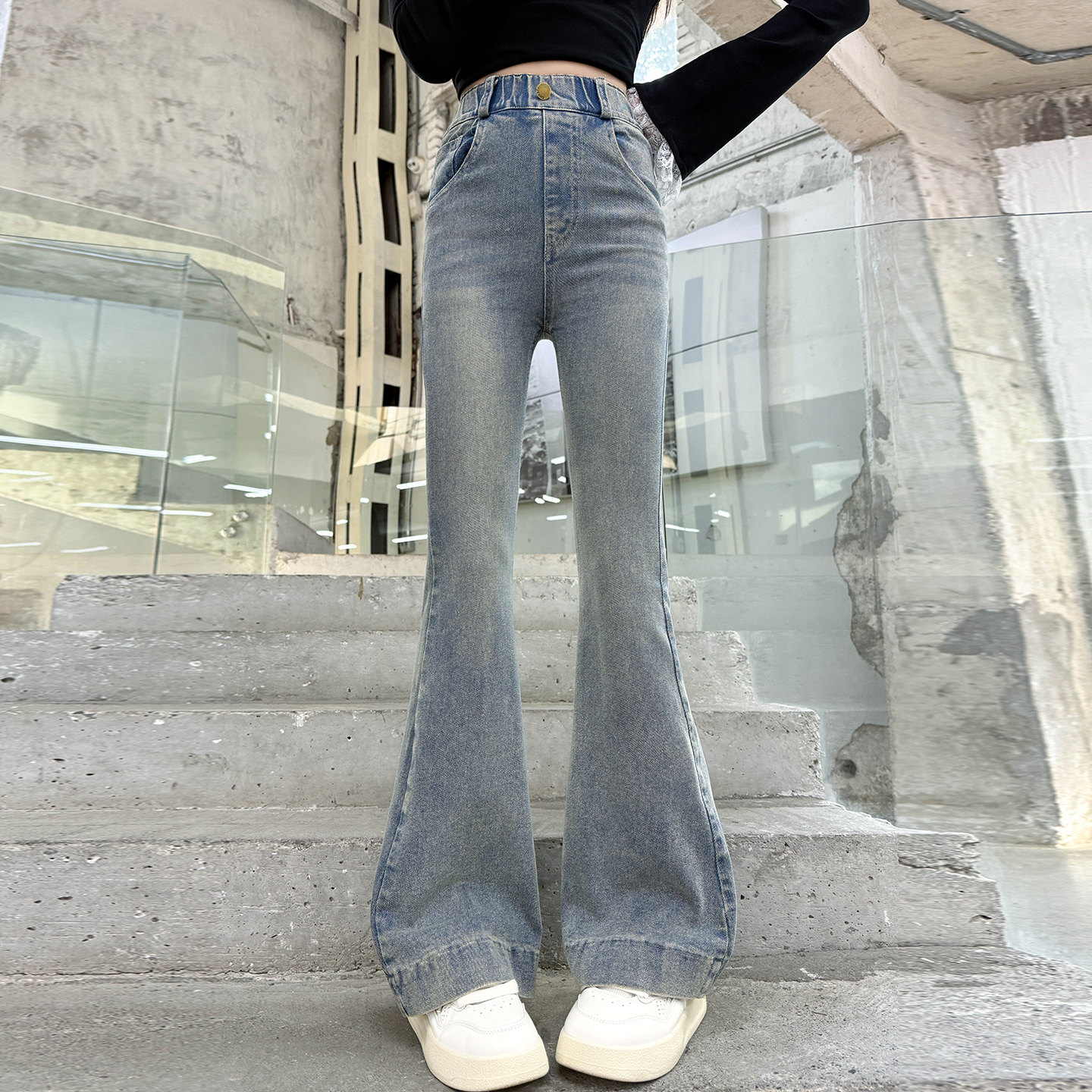 女童牛仔裤春秋款2026新款春装儿童长裤女孩喇叭裤弹力微喇中大童