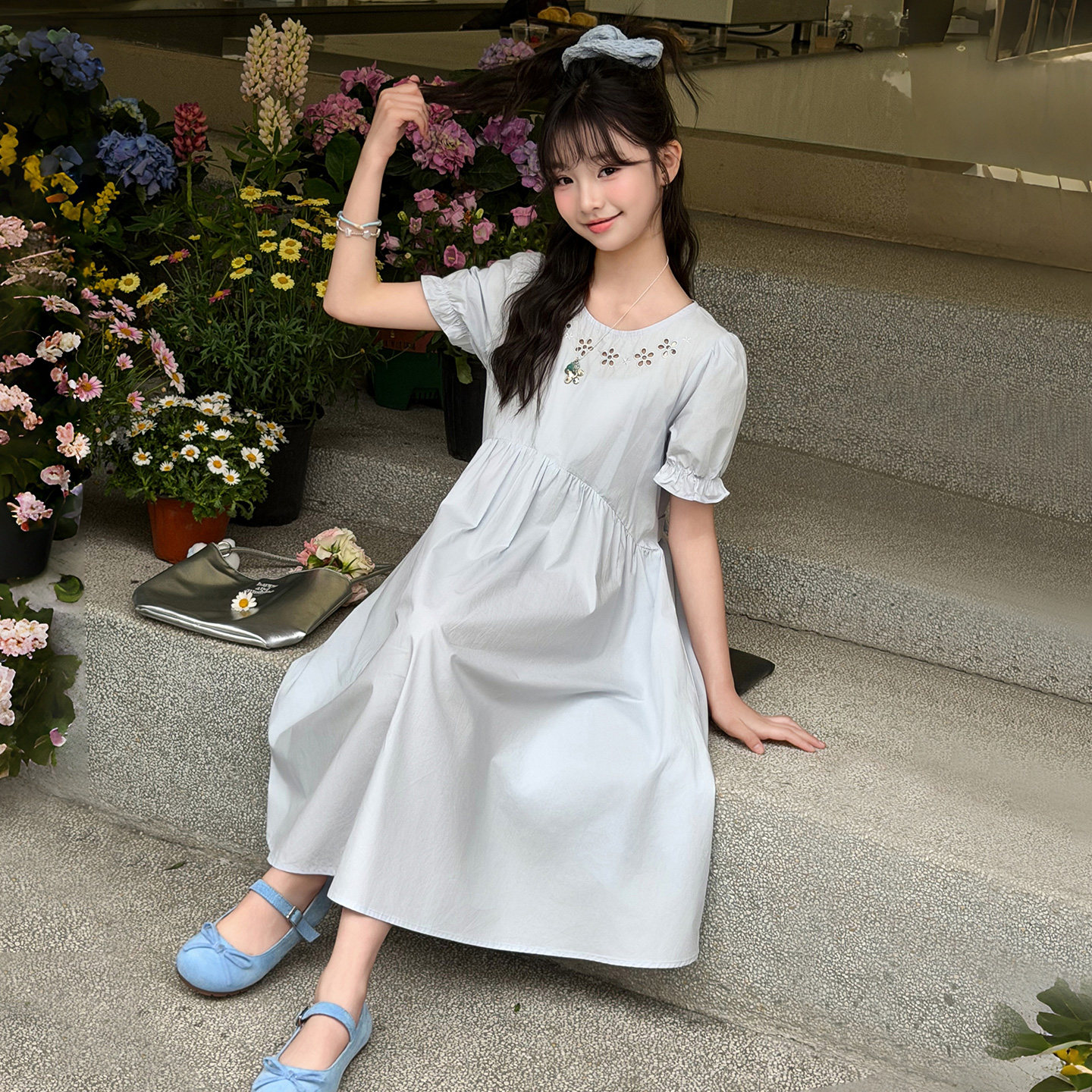 女童连衣裙夏季薄款2026新款洋气时髦蓝色儿童裙子女孩短袖连身裙