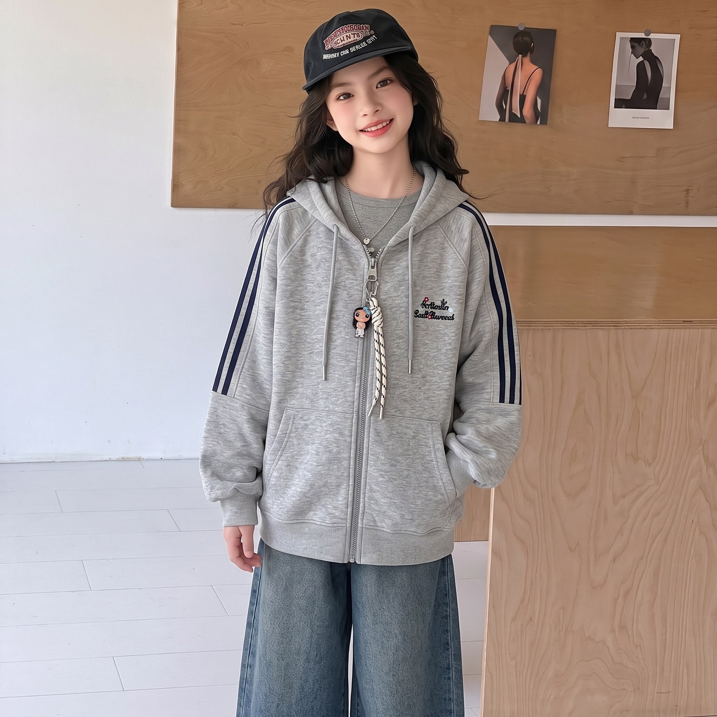女童外套秋季新款2026大儿童秋装上衣服初中生女孩宽松连帽拉链衫