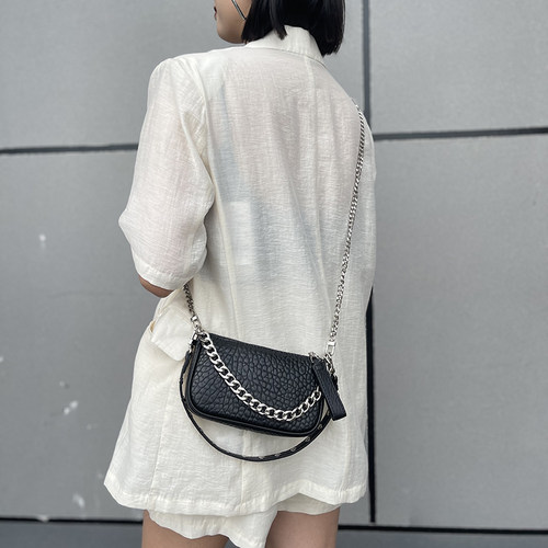 时尚新款泡泡羊皮腋下包真皮