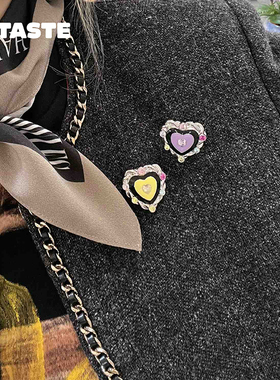 XTASTE USELESSOBJECTS 彩钻麻花边爱心胸针明星同款原创高级感