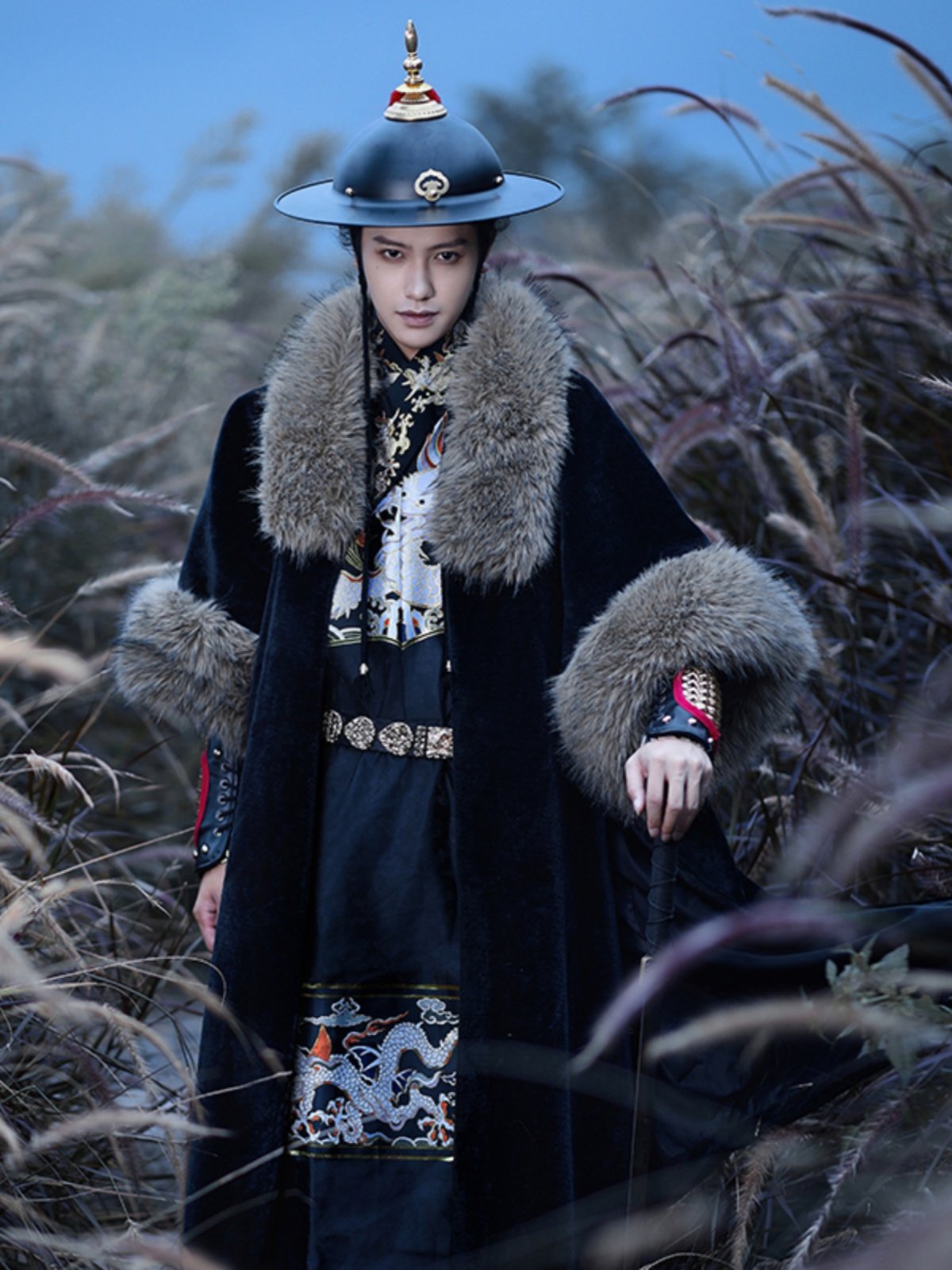 MO QIANYAN 정통 오리지널 HANFU 모피 코트 반팔 가운 반팔 목도리 탈착식 모조 너구리 모피 칼라 봄 가을 남성 스타일