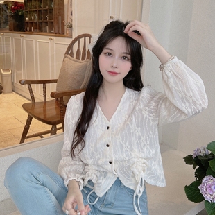 2026早春实拍复古V领抽绳设计感衬衫 别致蕾丝百搭上衣