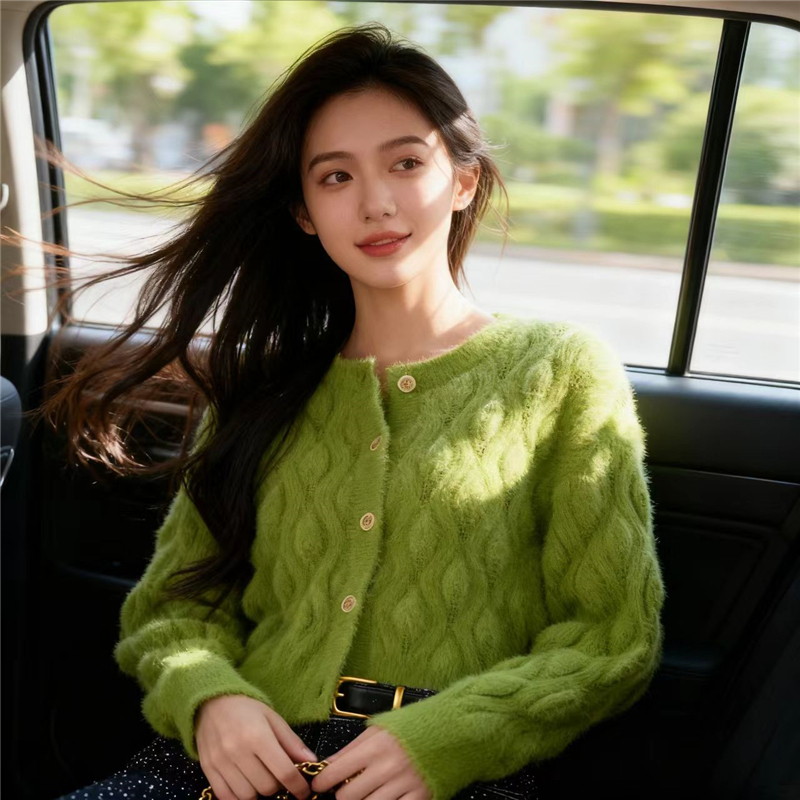绿色针织衫女秋冬新款复古小香风毛衣外搭开衫外套上衣