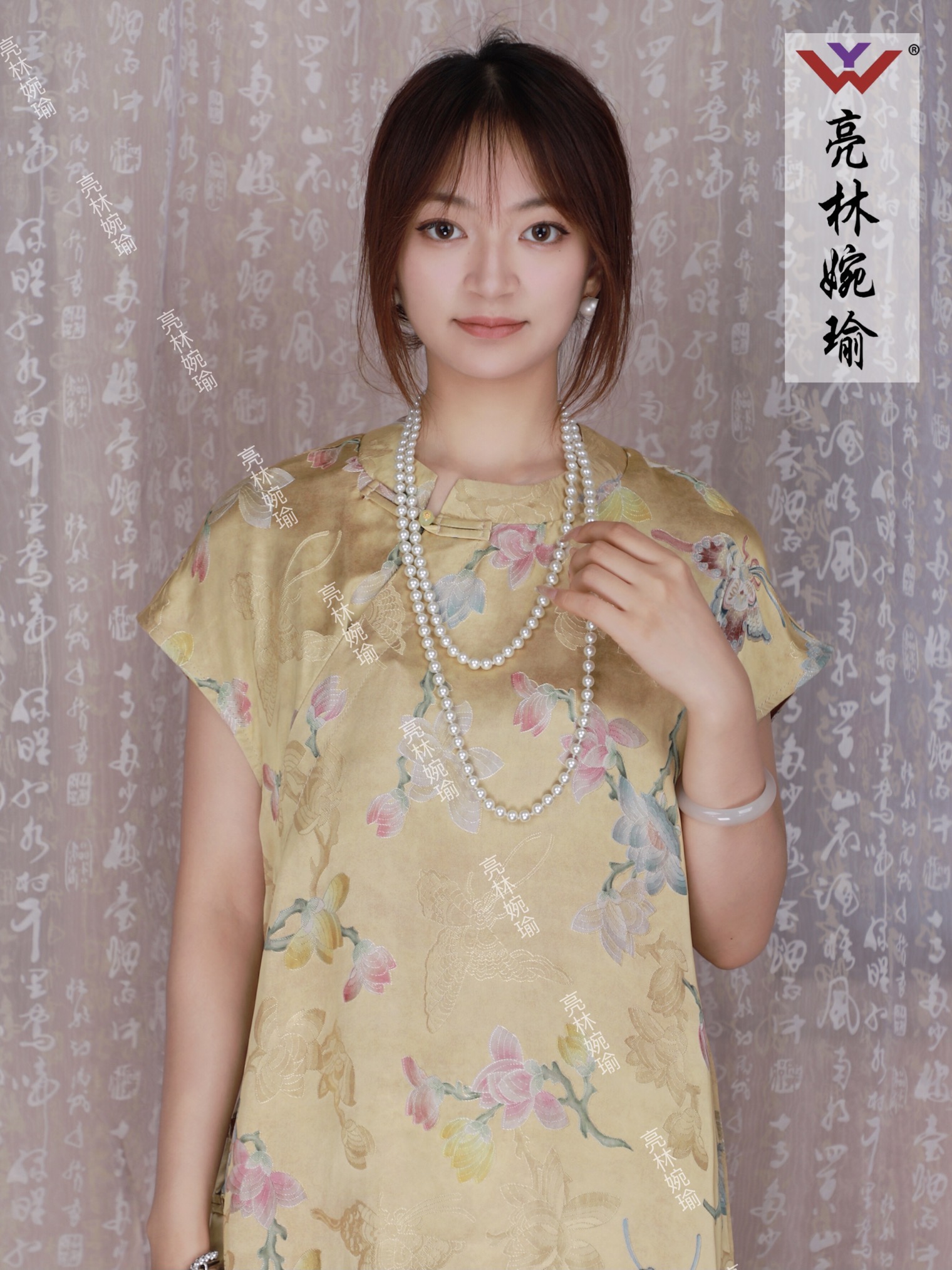 亮林婉瑜2025新中式国风复古提花小飞袖上衣女轻奢显瘦气质衬衫潮