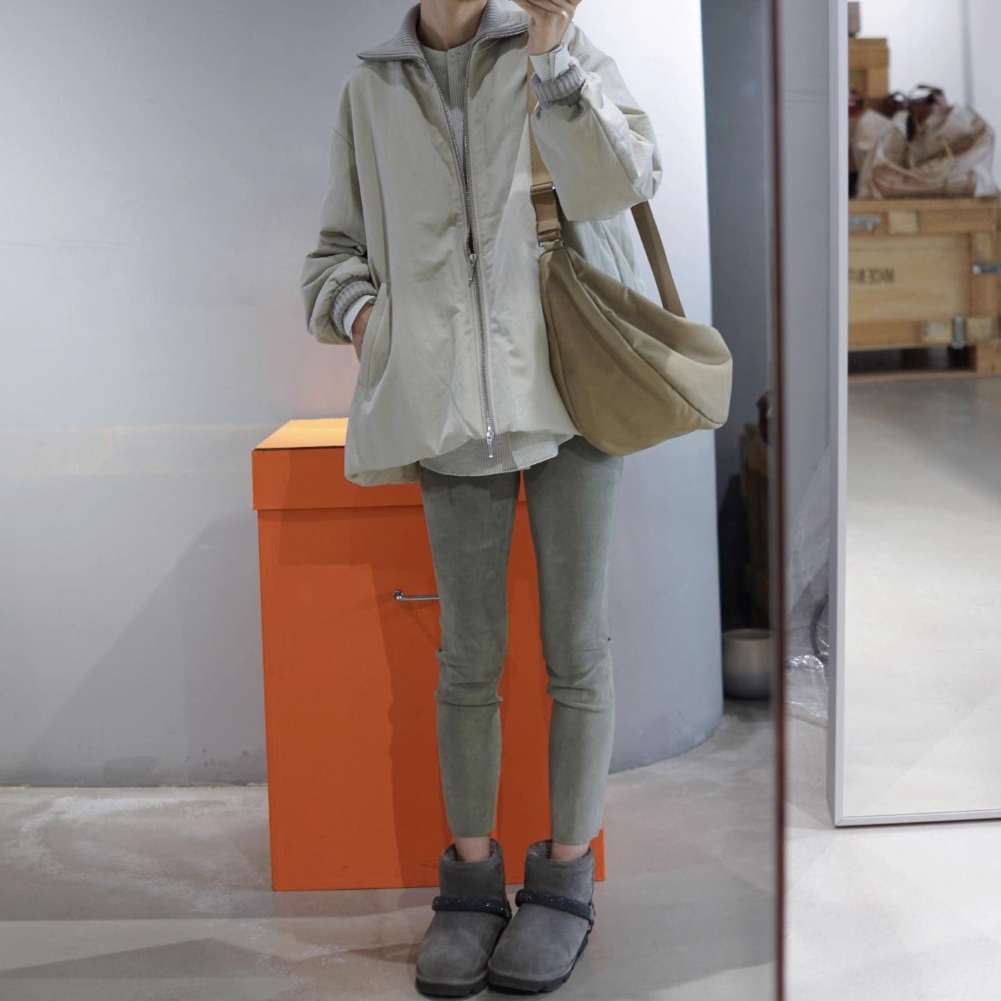 进口弹力皮自然腰反绒皮打底裤