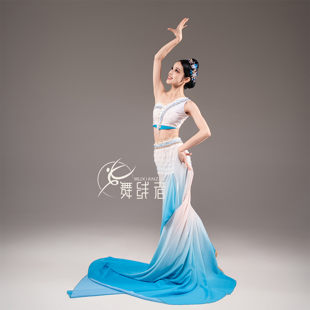 新款尾漾傣族舞蹈服独舞艺考拖尾飘逸剧目演出少数民族服装定制
