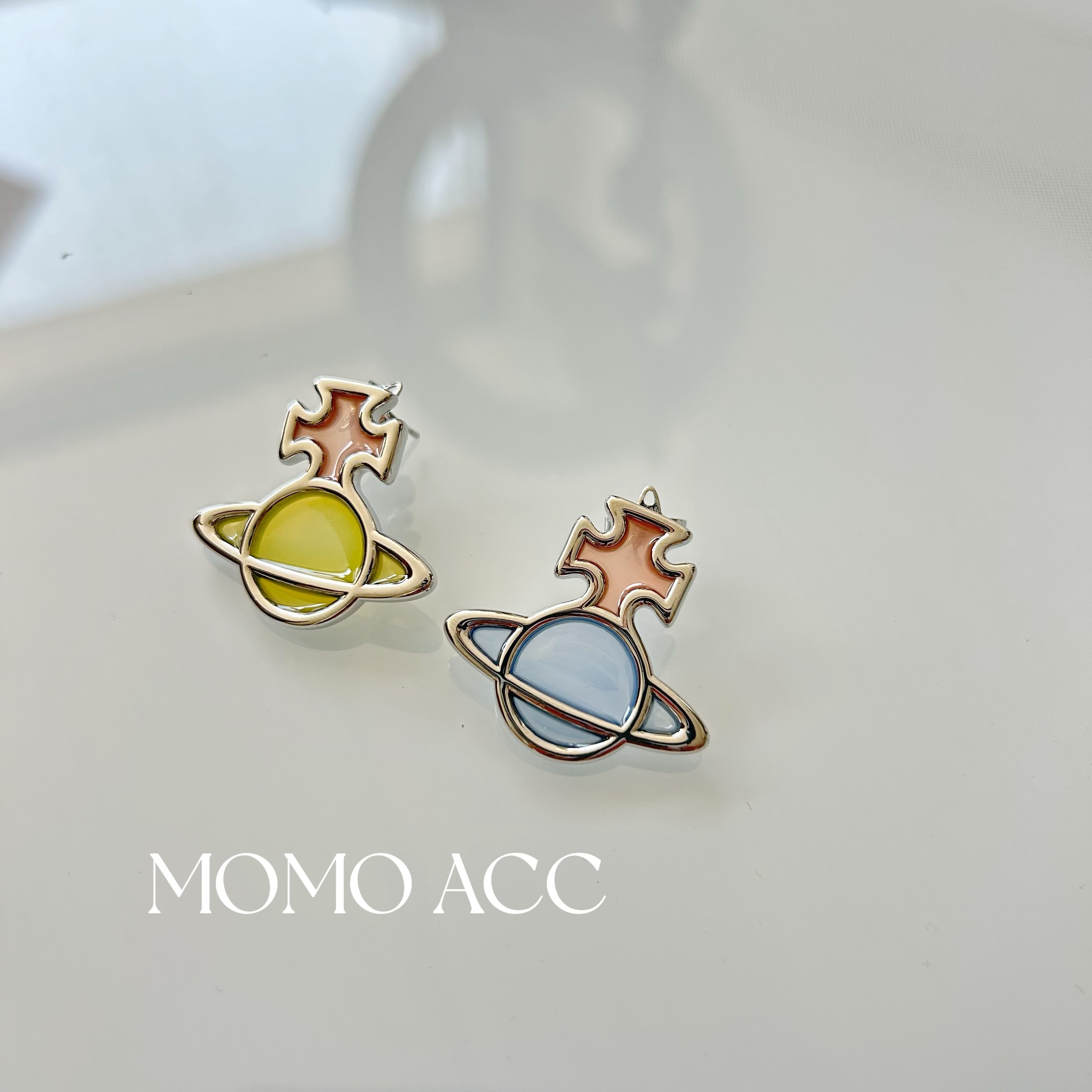 230新款AB色土星造型彩色亚克力精致耳钉,饰品/流行首饰/时尚饰品新,耳钉,淘宝优惠券,粉丝福利购,淘宝优惠卷