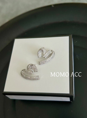 MOMO轻奢小众设计感耳环女高级感轻奢气质百搭耳钉耳饰