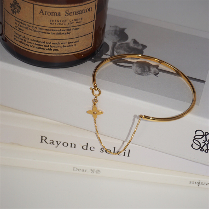 冷淡风不褪色四叶草光面细手镯