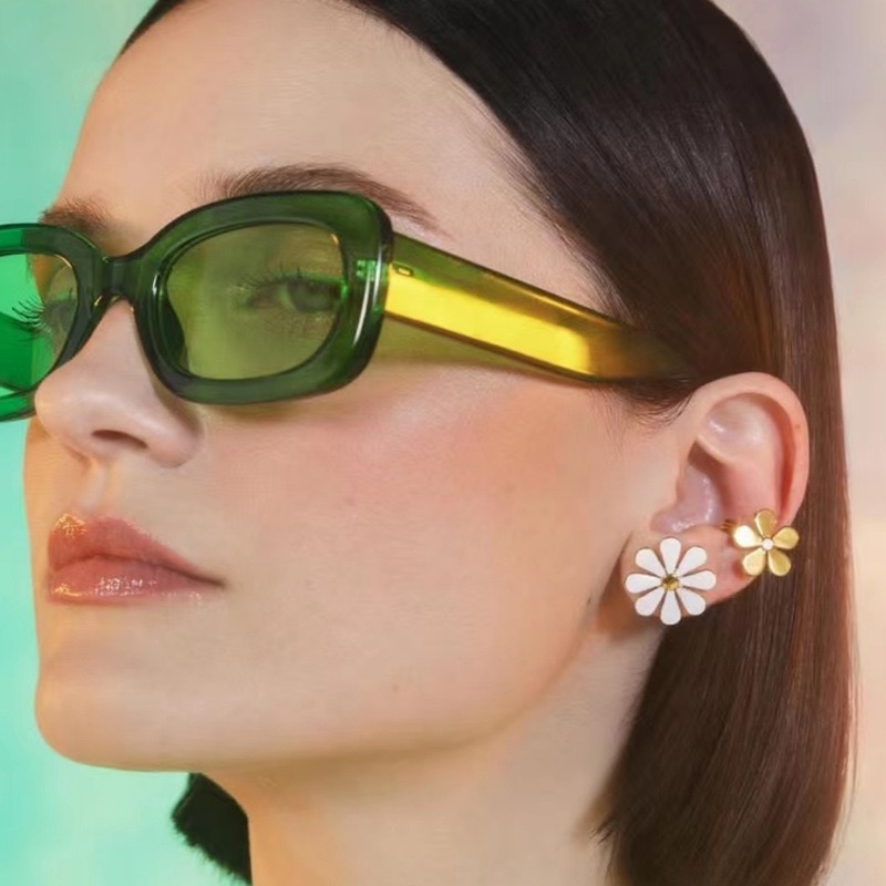 钛钢镀金ins女可爱雏菊花朵耳钉