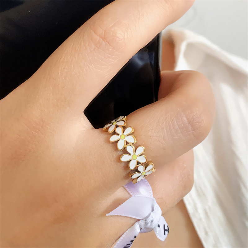 唯美满圈雏菊花朵钛钢镀金戒指女