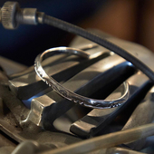 三沐LARRY SMITH纳瓦霍錾刀刻三角手镯余文乐同款 925纯银复古镯子