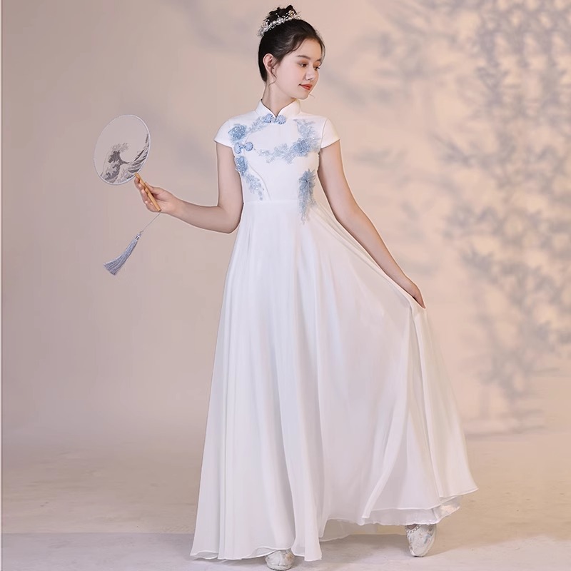 女童艺考独奏演出服装白色旗袍裙