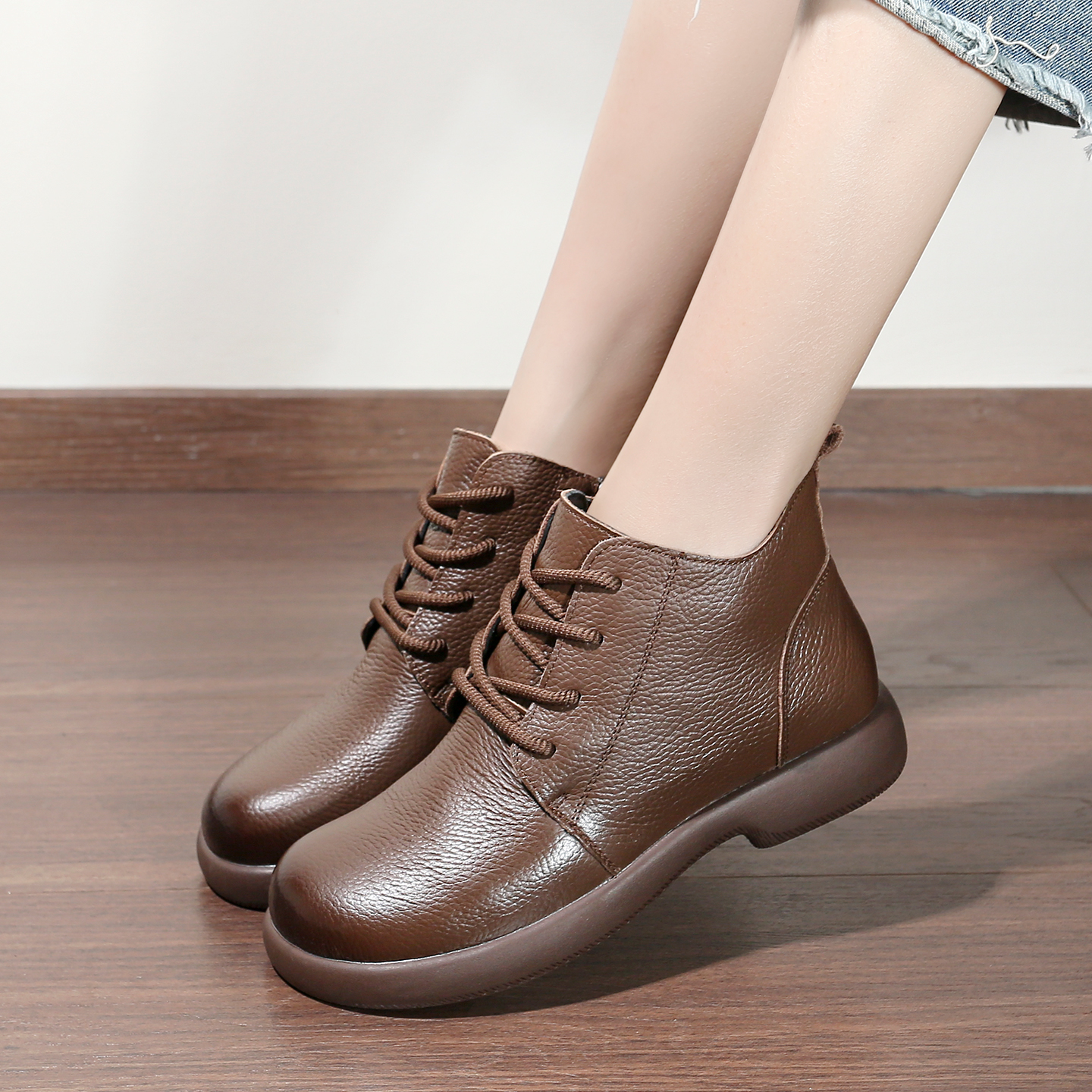 2025冬季新款短靴粗跟防滑真皮