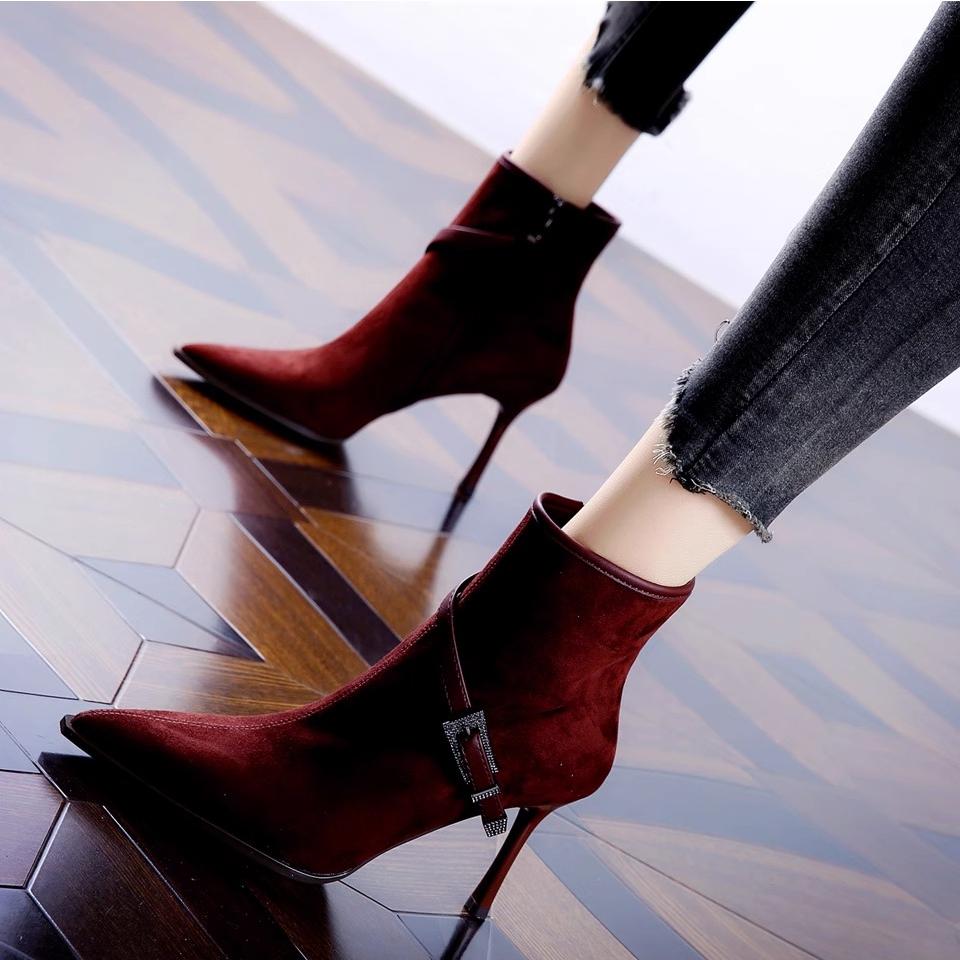 气质配裙子宴会细跟短靴