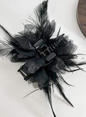 赫本风黑色羽毛发圈高级感网红发饰头绳后脑勺抓发夹网红2024新款