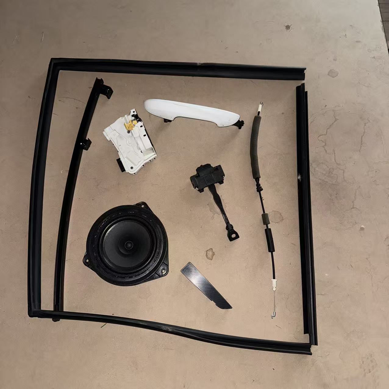 适用于20名爵5 右后门锁块 右后限位器 后门扬声器 压条 特价处理