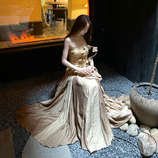 彼得潘大叔《枯玫素染》立体花侧拉链抹胸上衣层次感不规则摆半裙