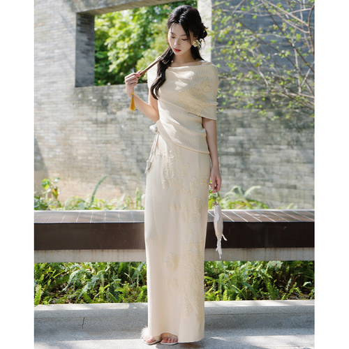 彼得潘大叔《向阳牡丹》手工刺绣吊带上衣搭一片式绑带花朵半裙