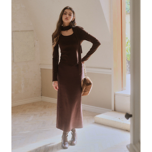 彼得潘大叔《临冬气度》后背蕾丝花边装饰系带上衣暗纹后开叉半裙