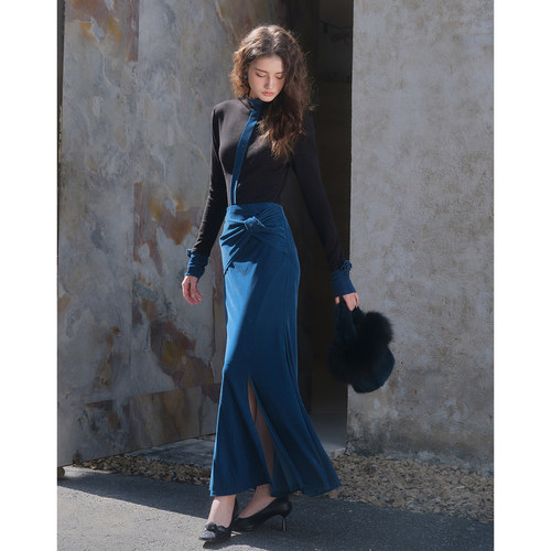 彼得潘大叔《海王星》修身撞色立体花装饰上衣丝绒皱褶半裙套装