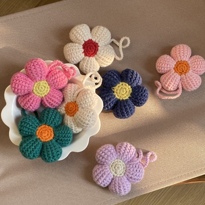 毛线花朵挂件纯手工钩织