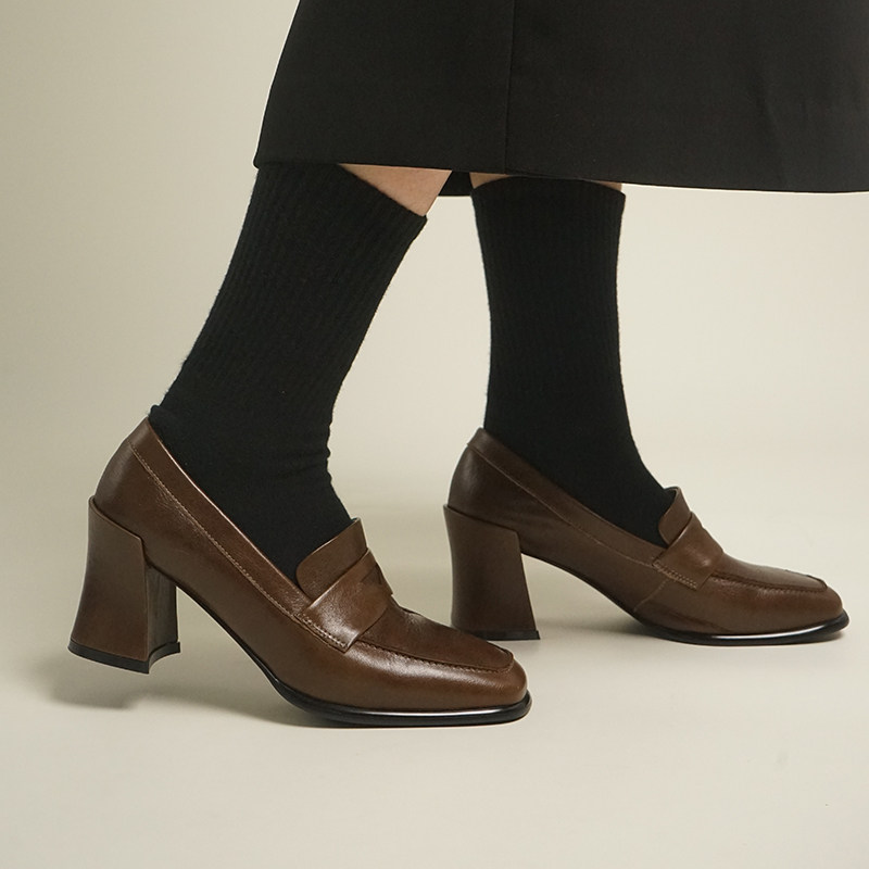 复古方头中跟乐福鞋皮鞋女