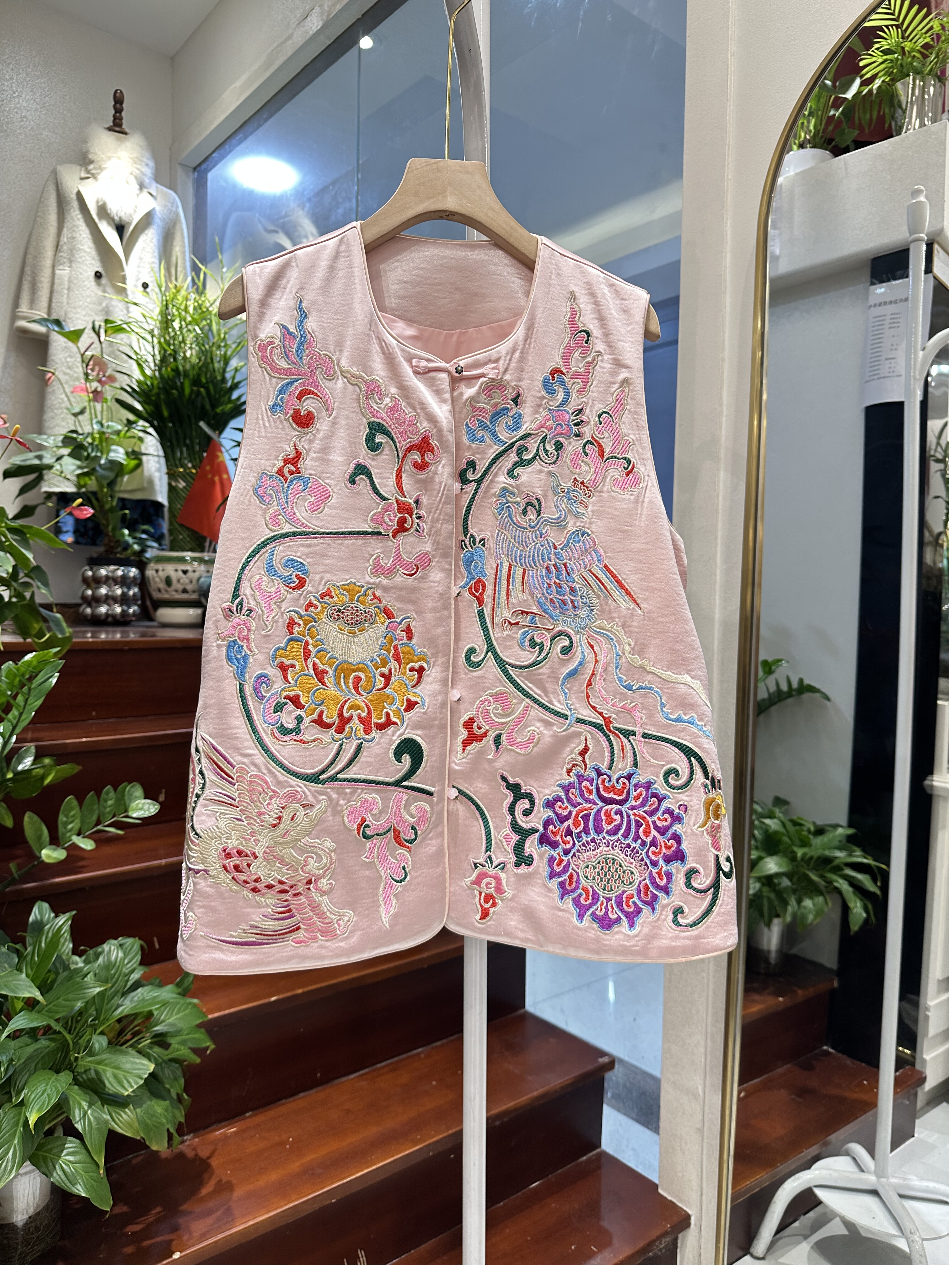 复古洋气新中式马甲背心女2025秋季新款重工国风刺绣别致马夹上衣,女装/女士精品,上衣,淘宝优惠券,粉丝福利购,淘宝优惠卷