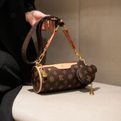 百搭斜挎枕头包 通勤时尚 小众超火圆筒老花小包包女2025新款 时尚